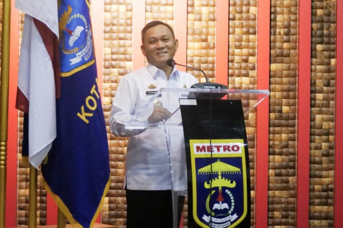 Wakil Wali Kota (Wawalkot) Metro Qomaru Zaman  dalam Rapat Koordinasi dengan Tim Koordinasi Penanggulangan Kemiskinan (TKPK) di Aula Pemerintah Kota Metro, Rabu (9/8/2023).
