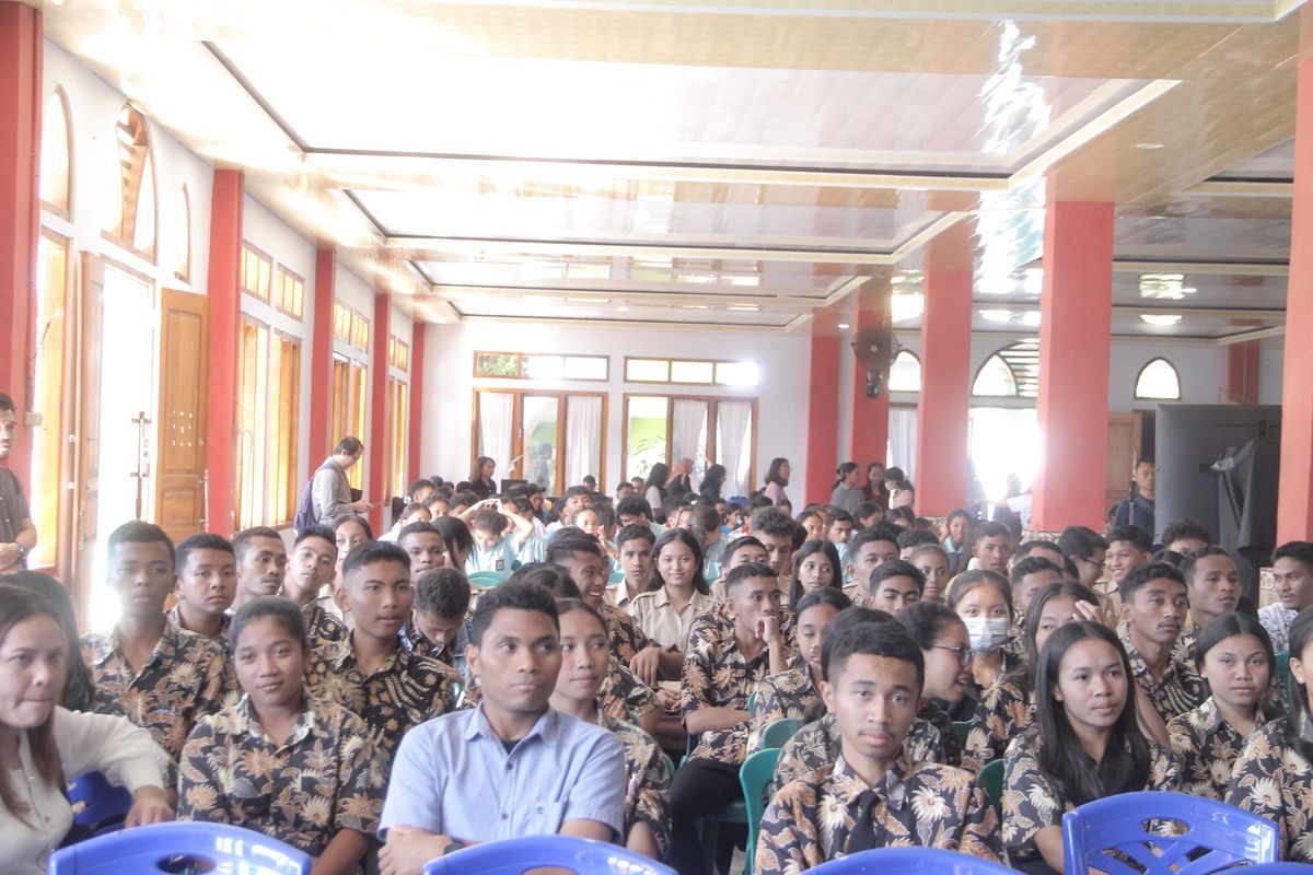 Orang Muda Katolik mengikuti Seminar Membangun Ketahanan Pangan Lokal dan Ekonomi Berkelanjutan Yang Berbudaya Dan Berkeadilan Iklim di Aula Wae Sambi Labuan Bajo NTT, Sabtu (12/8/2023).