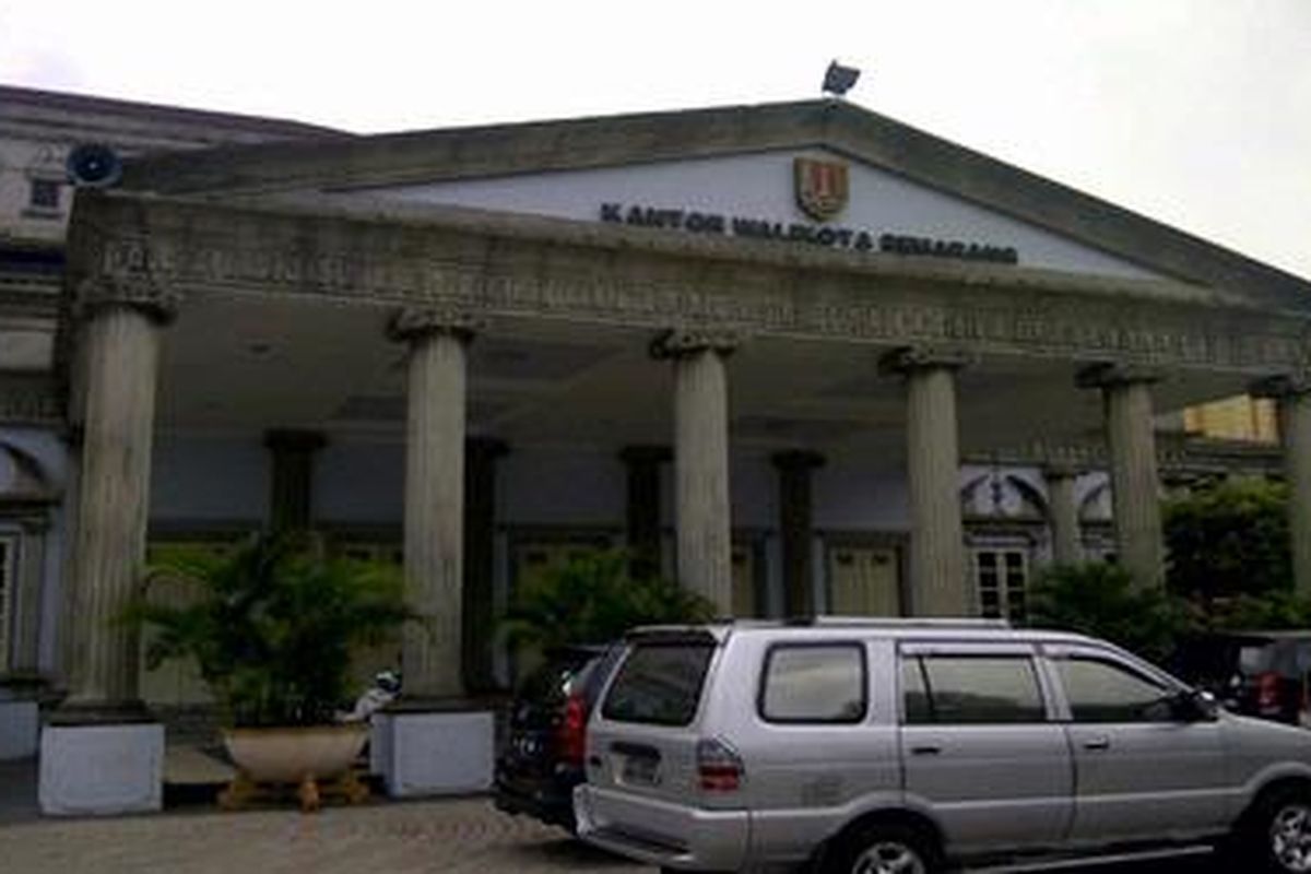 Suasana di Balai Kota Semarang pascapenangkapan dua anggota DPRD Kota Semarang dan Sekda Kota Semarang, Kamis (24/11/2011) siang.