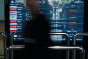 5 Bandara Ditutup akibat Abu Vulkanik Gunung Anak Krakatau, OMC Digeser ke Bandara yang Aman