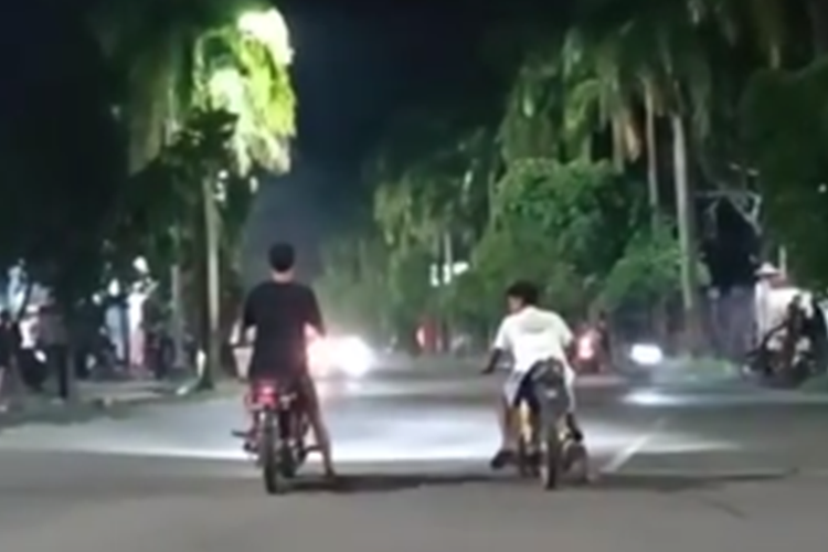 Tangkapan layar unggahan video yang memperlihatkan aksi balap liar di Cepu, Blora hingga menimbulkan kecelakaan.
