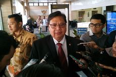 Airlangga Minta Kementerian Serap Cangkul Buatan Indonesia