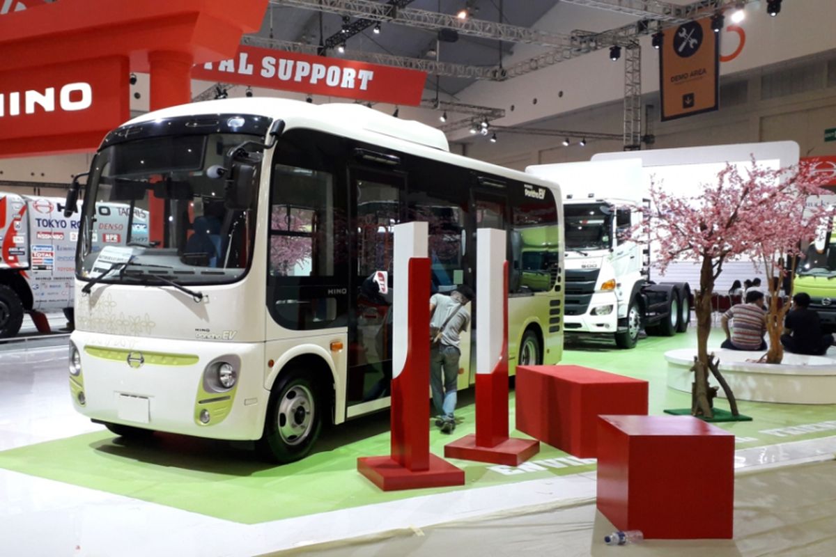 Bus Hino Poncho EV yang dipamerkan pada ajang Gaikindo Indonesia Intermational Auto Show (GIIAS) 2018.