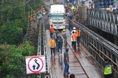 Bangun Jembatan Darurat, Pengusaha di Bogor Patungan