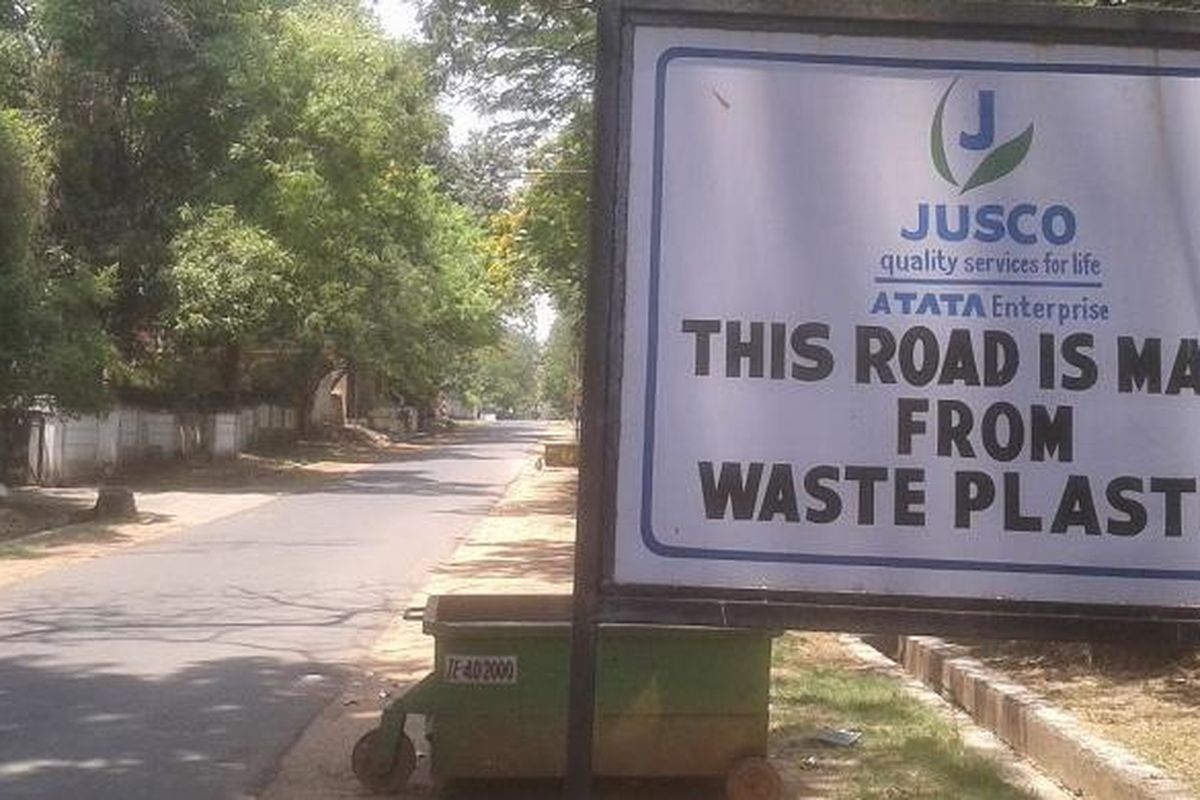 Jalan dari plastik di India