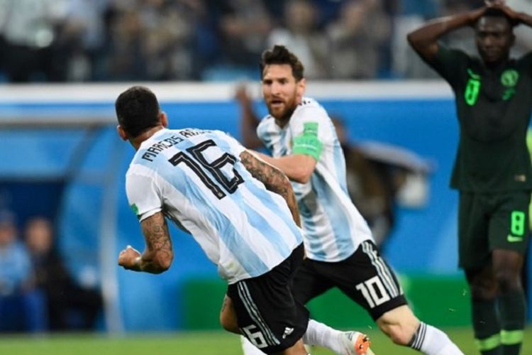 Marcos Rojo dan Lionel Messi menjadi bintang kemenangan Argentina atas Nigeria pada pertandingan Grup D Piala Dunia 2018 di St. Petersburg, 26 Juni 2018. 