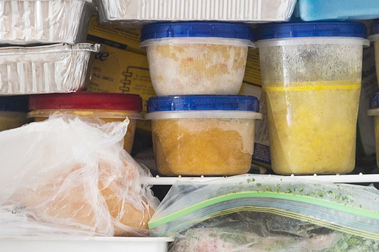 Ilustrasi freezer, menyimpan makanan di freezer.