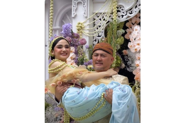 Syifa Hadju Gelar Pengajian dan Siraman, Momen Digendong Ayah Sambung Bikin Haru