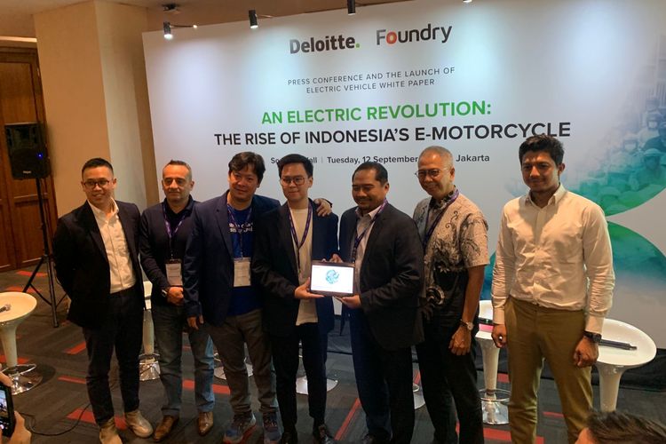 Foundry bersama Deloitte Indonesia baru saja merilis penelitian yang mengeksplorasi pasar kendaraan listrik