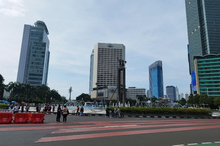 Bundaran HI tampak lebih sepi dari biasanya saat CFD, Minggu (26/3/2023).