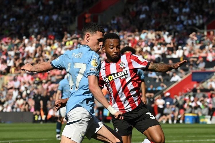 Laga Southampton vs Man City dalam lanjutan Liga Inggris 2024/2025 di St Mary's Stadum, Sabtu (10/5/2025) malam WIB. (Photo by Glyn KIRK / AFP) / RESTRICTED TO EDITORIAL USE. No use with unauthorized audio, video, data, fixture lists, club/league logos or 'live' services. Online in-match use limited to 120 images. An additional 40 images may be used in extra time. No video emulation. Social media in-match use limited to 120 images. An additional 40 images may be used in extra time. No use in betting publications, games or single club/league/player publications. / 