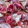 4 Cara Cepat Kupas Bawang Merah, Tidak Bikin Pedih Mata