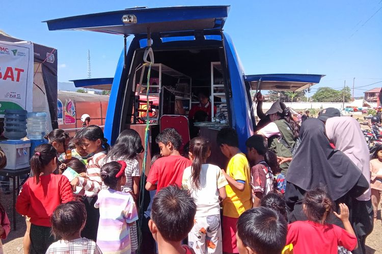 Trauma Healing bagi Anak-anak Pengungsi Gempa di Sikka NTT
