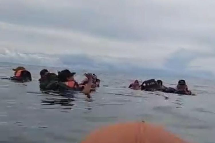 Speedboat di Berau alami karam, puluhan wisatawan terombang ambing di laut