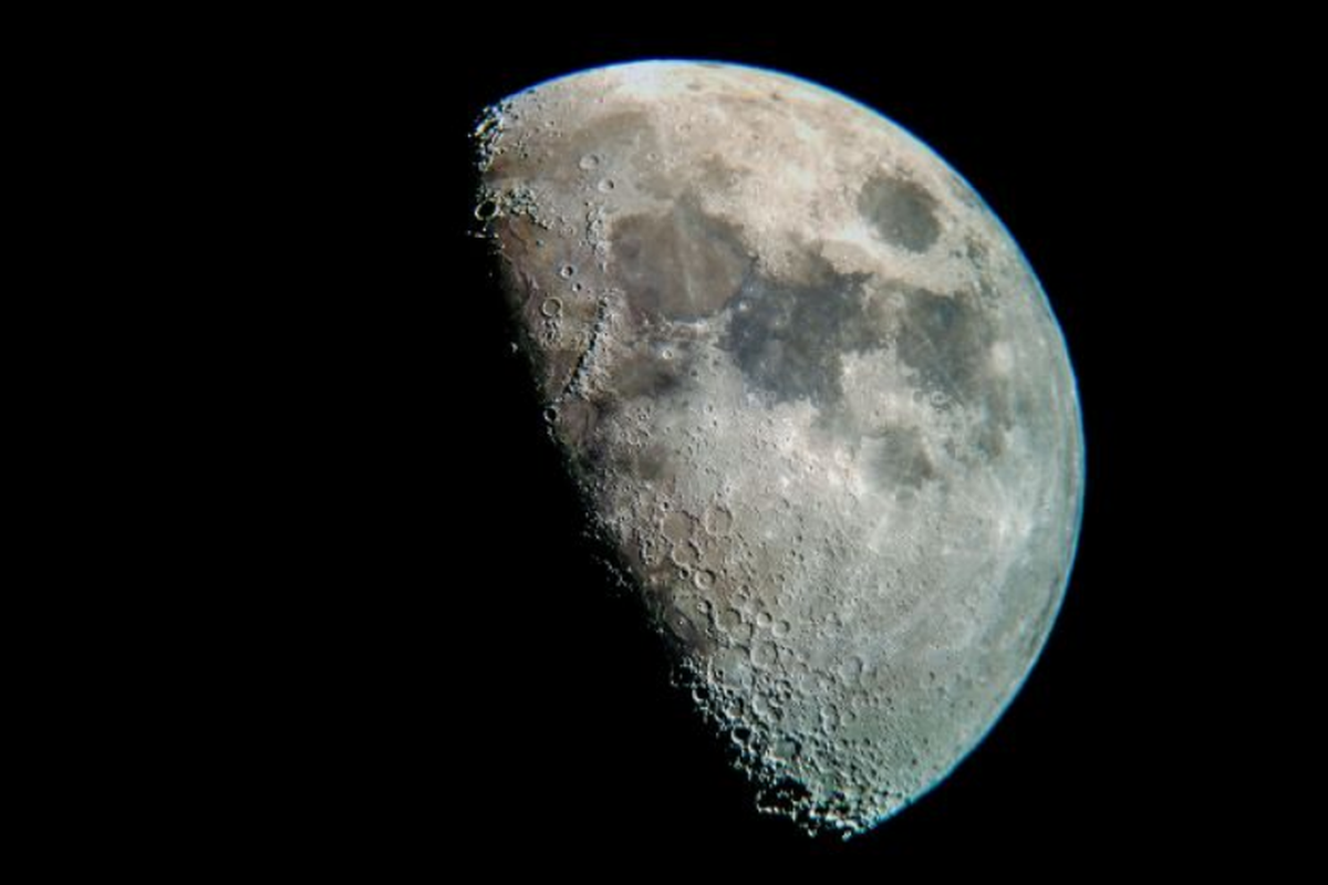 ilustrasi Bulan. Para peneliti menganalisis temuan data seismik Buln untuk mengetahui seperti apa bentuk inti Bulan.