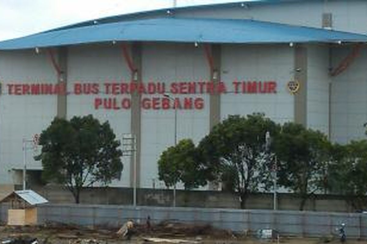 Terminal Terpadu Sentra Timur Pulo Gebang di Cakung, Jakarta Timur. Gambar diambil pada 25 Maret 2014.