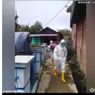 Viral Video Bocah Perempuan 2 Tahun Positif Corona Tak Menangis Dijemput Tim Medis