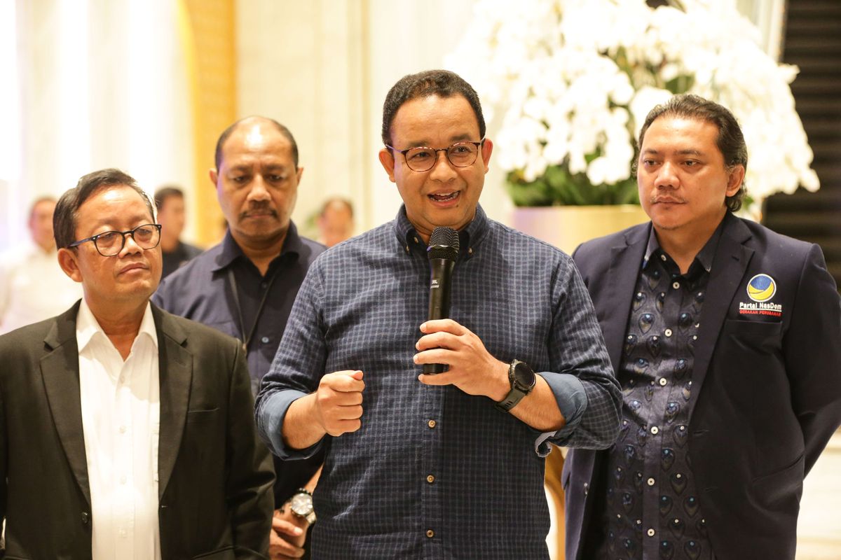 Mantan Gubernur DKI Jakarta Anies Baswedan usai menemui Ketua Umum Partai Nasdem Surya Paloh di Nasdem Tower, Gondangdia, Menteng, Jakarta, Rabu (17/5/2023).