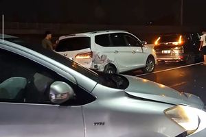 Kecelakaan Beruntun Tiga Mobil di Tol MBZ, 3 Orang Terluka