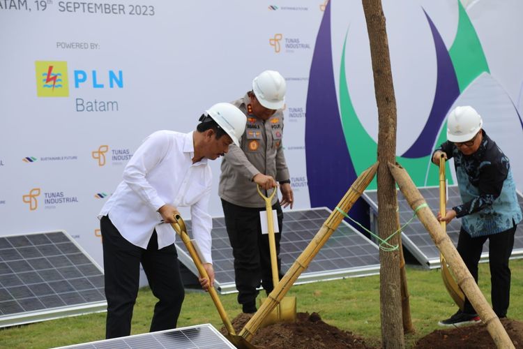 Badan pengusahaan (BP) Batam secara resmi memulai pembangunan atau groundbreaking Kawasan Industri Tunas Prima yang berkonsep green, Kamis (21/9/2023). Kawasan Industri tersebut berada di Industri Tunas Prima, Kabil, Batam, Kepulauan Riau (Kepri), dengan total nilai investasi Rp 20 triliun.