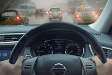 Bahaya Paksakan Berkendara Saat Hujan Deras di Jalan Tol