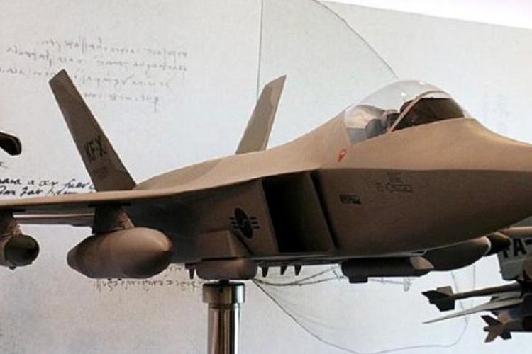 Model pesawat tempur KF-X ini ditampilkan di bagian depan perusahaan penerbangan Korea Aerospace Industries (KAI) di Sacheon, Korea Selatan. Riset untuk pembuatan prototipe pesawat tempur generasi 4,5 ini masih berlangsung sampai 2021. Proyek dijadwalkan rampung pada 2026 dengan produksi 250 pesawat tempur untuk Korea dan Indonesia. 