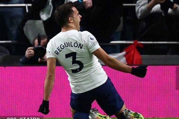 Bek Tottenham Sergio Reguilon merayakan gol ke gawang Leeds United pada laga Liga Inggris, Minggu (21/11/2021).
