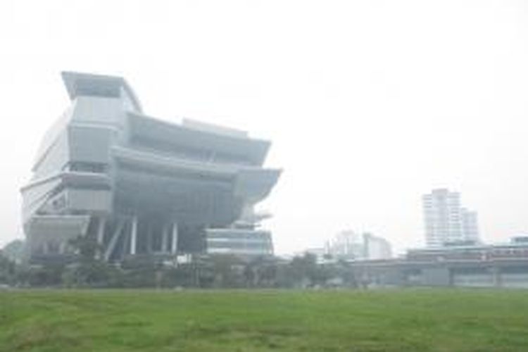 Bangunan Mall Star Vista dan Stasiun MRT Buona Vista diselubungi Kabut asap, Kamis (24/09)
