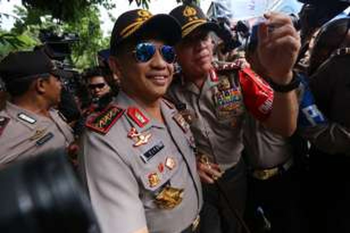 Kapolri Tito Karnavian memberikan keterangan pers mengenai penggerebekan terduga teroris di salah satu kontrakan di kecamatan Setu, Tangerang Selatan. Rabu (21/12/2016). Tiga orang terduga teroris meninggal dalam proses penggerebekan yang dilakukan Densus 88.