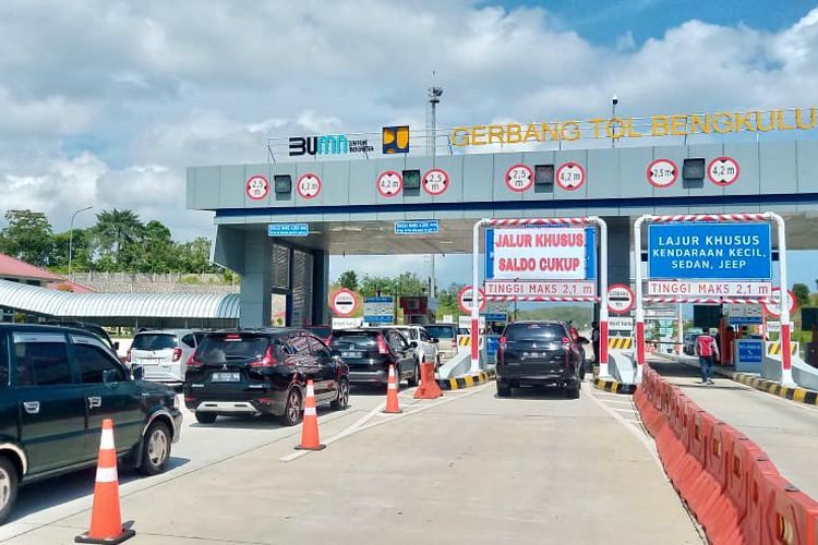 PT Hutama Karya (Persero) mencatat lonjakan trafik sebanyak 1.534.188 kendaraan telah melintasi ruas-ruas Jalan Tol Trans-Sumatera (JTTS) yang dikelola sejak H-7 Lebaran 2023 atau Sabtu (15/04) hingga H+1 Lebaran 2023 atau Minggu (23/04).