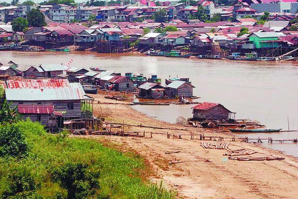 Sungai Kahayan yang melintasi Palangkaraya, Kalimantan Tengah.