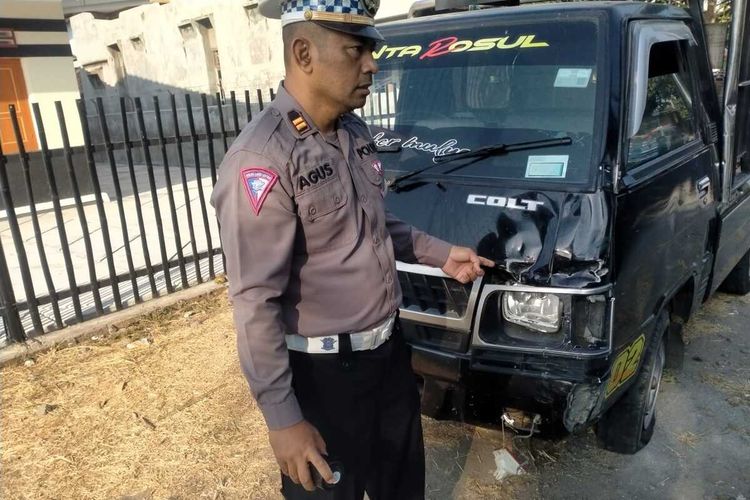 Mobil pikap L 300 yang dikendarai SAR (21) warga Desa Janggan Kecamatan Poncol Magetan yang menumbur sepedamotor yang dikendarai FJP salah satu karyawan perusahaan rokok yang akan berangkat kerja. Korban yang masuk kolong mobil pikap susrki carry tewas di lokasi kejadian dengan mengalami luka pada bagian wajah dan kaki.