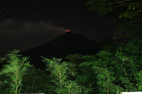 Gunung Karangetang Alami Gempa Fase Banyak dan Vulkanik Dangkal, Ini Rekomendasi PVMBG