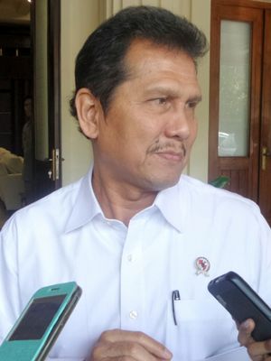Menteri Pendayagunaan Aparatur Negara dan Reformasi Birokrasi (Menpan RB) Asman Abnur saat ditemui di Kemenko Polhukam, Jakarta Pusat, Senin (12/6/2017). 