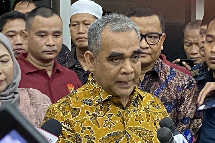 Sekjen Partai Gerindra Ahmad Muzani saat acara halal bihalal paguyuban warteg se-Indonesia di Gedung Nusantara IV DPR/MPR, Kompleks Parlemen Senayan, Jakarta Pusat, Minggu (12/6/2024).