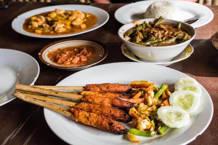 Ilustrasi sate pusut khas Lombok, salah satu kuliner Nusantara pada makan siang KTT G20. 