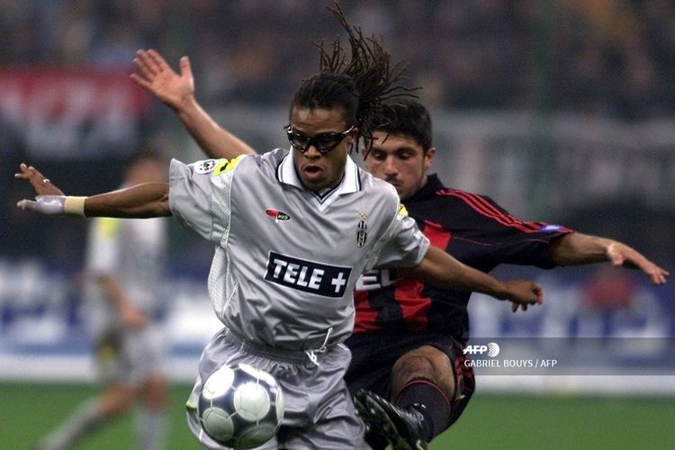 Gelandang Juventus, Edgar Davids, berduel dengan pemain AC Milan, Gennaro Gattuso, pada laga Liga Italia di Stadion San Siro, Milan, 21 Oktober 2000.