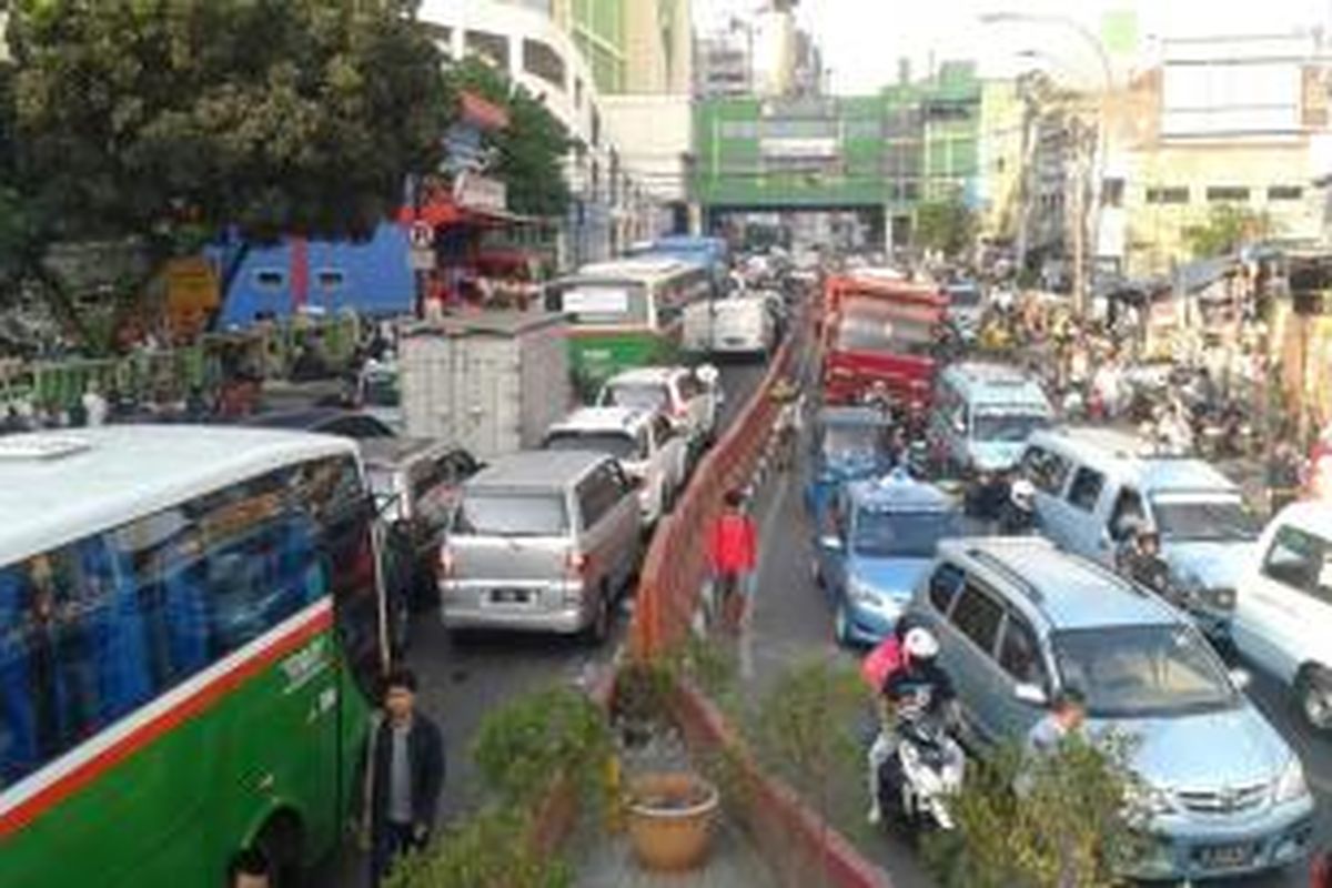 Kemacetan di Tanah Abang, Senin (9/6/2014)