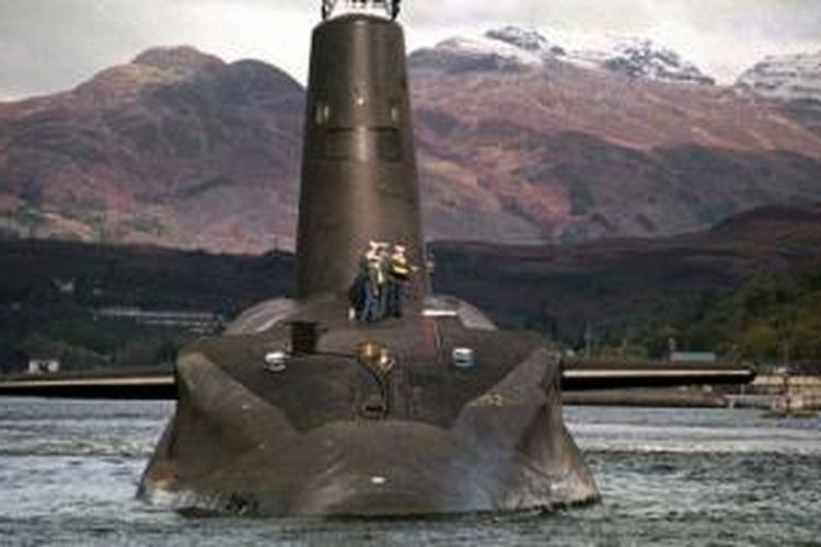 Kapal selam yang mengangkut senjata nuklir milik Inggris.