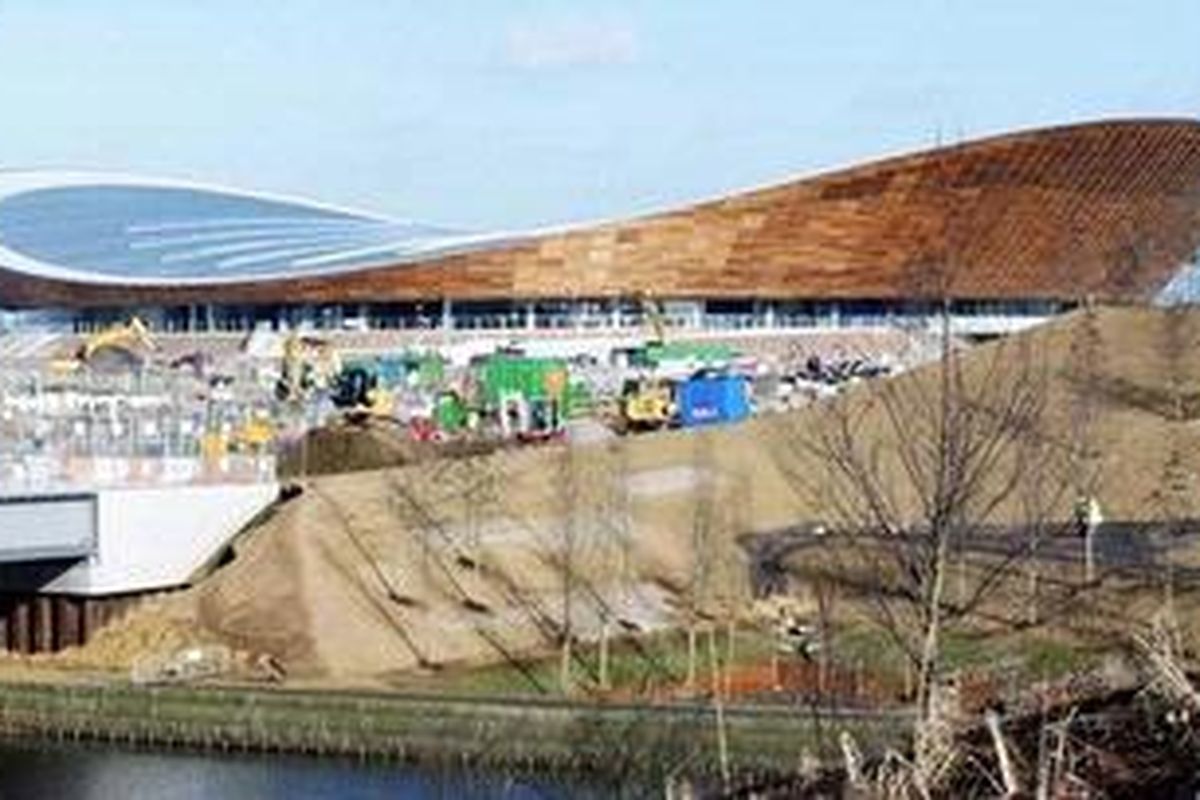 Bangunan berbentuk sadel cantik ini dirancang dengan kehati-hatian dan terlihat sederhana dibangun dengan material ringan.  