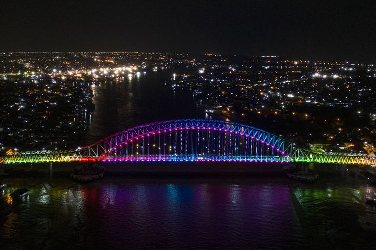 Ribuan lampu LED mempercantik jembatan Musi 6 Palembang yang menghubungkan antara wilayah hulu dan hilir, Rabu (30/12/2020).