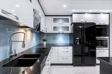 6 Ide Dekorasi Dapur Minimalis Modern Berwarna Hitam Putih