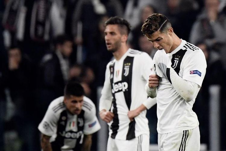 Cristiano Ronaldo setelah pertandingan versus Ajax Amsterdam, Jumat 919/4/2019).