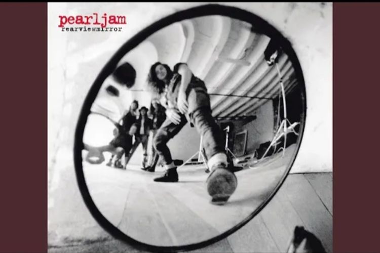 Tangkapan layar lirik video Man of the Hour dari Pearl Jam