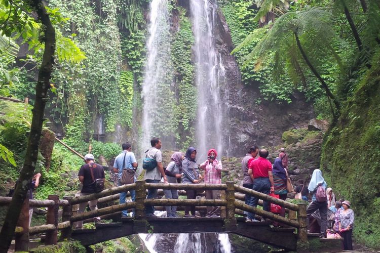 Air tejun Jumog di Desa Berjo, Kecamatan Ngargoyoso, Karanganyar, Jawa Tengah, Selasa (26/2/2019).