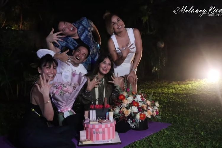 Geng Menteri Ceria di acara ulang tahun Luna Maya