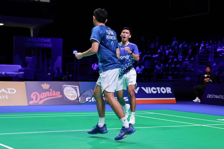 Aksi ganda putra Indonesia, Fajar Alfian/Muhammad Shohibul Fikri, di babak delapan besar Denmark Open 2025.