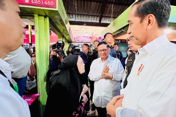 (Dino)Momen Jokowi Sambangi Warung Nasi Legendaris yang Jadi Langganan Keluarga Bung Karno 