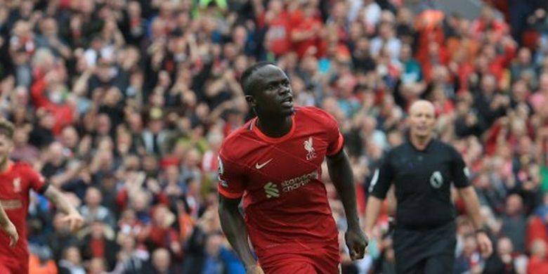 Penyerang sayap Liverpool, Sadio Mane, melakukan selebrasi usai membobol gawang Burnley dalam laga Liga Inggris 2021-2022 di Stadion Anfield, 21 Agustus 2021.