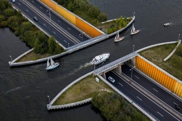 Jembatan Veluweemer Aqueduct, Handerwijk, Belanda.